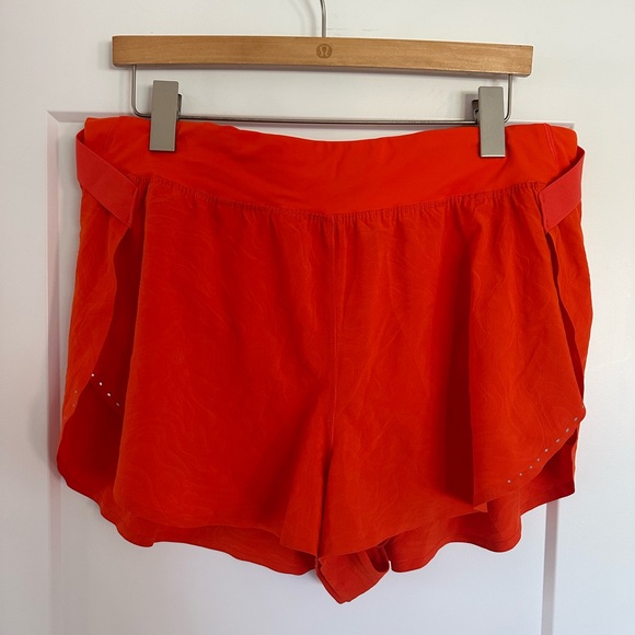 *SOLD* Lululemon Fast and Free High-Rise Short 2" *Airflow - Picture 3 of 15
